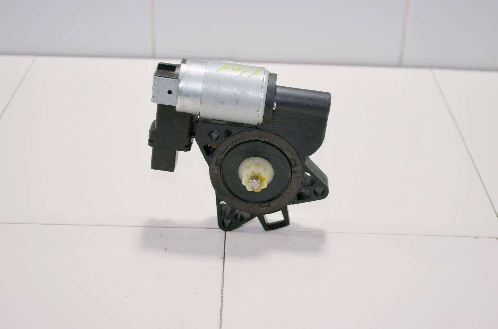 Моторчик стеклоподъемника GJ6A5958X