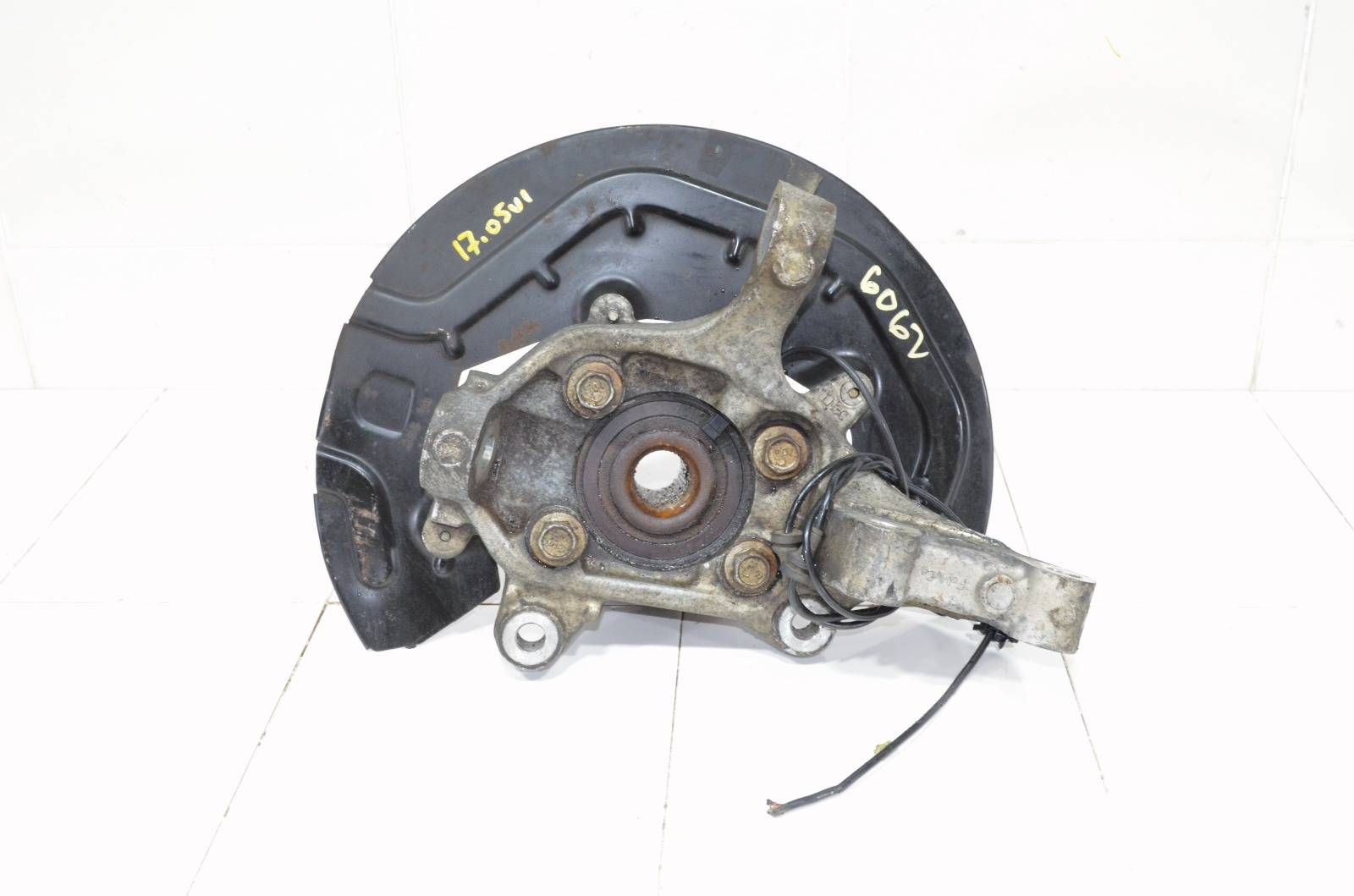 Кулак BB5Z3K186A