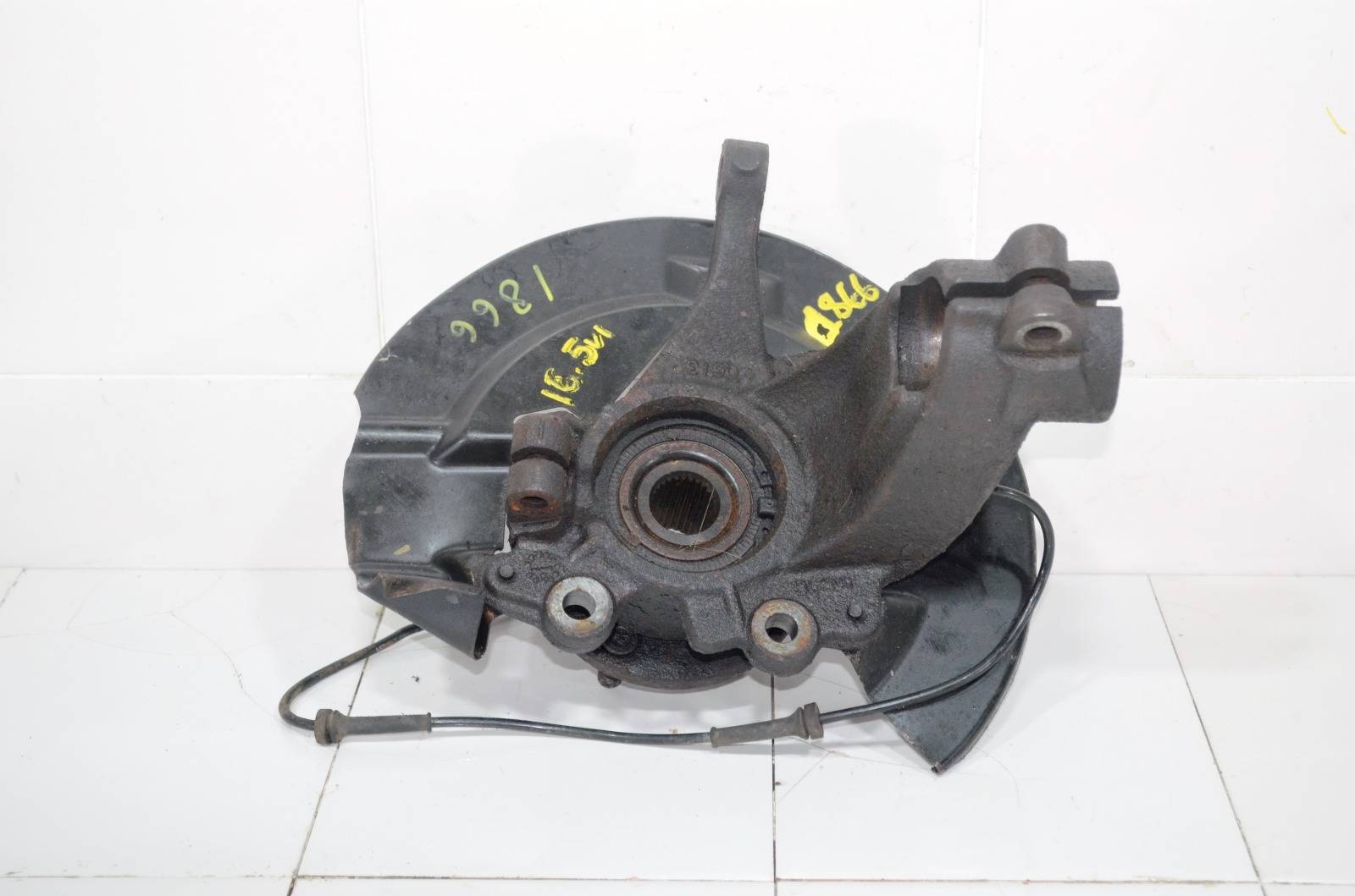Кулак CV6Z3K186B