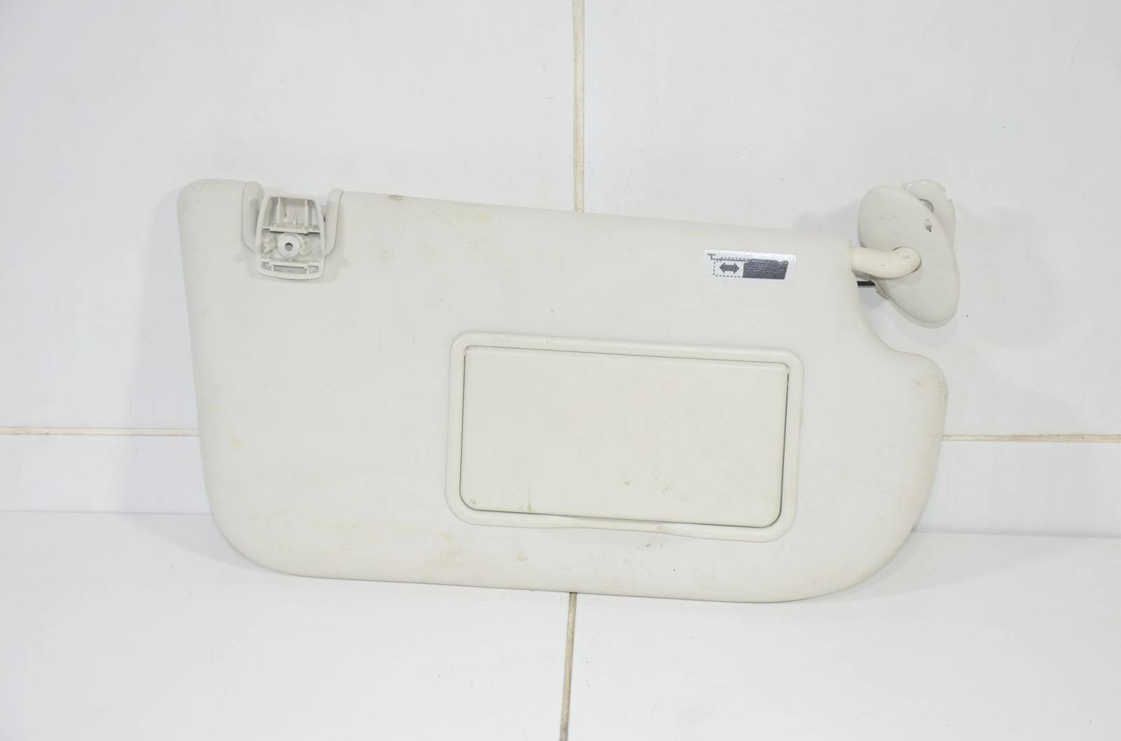 Козырек солнцезащитный 5L847804100TB