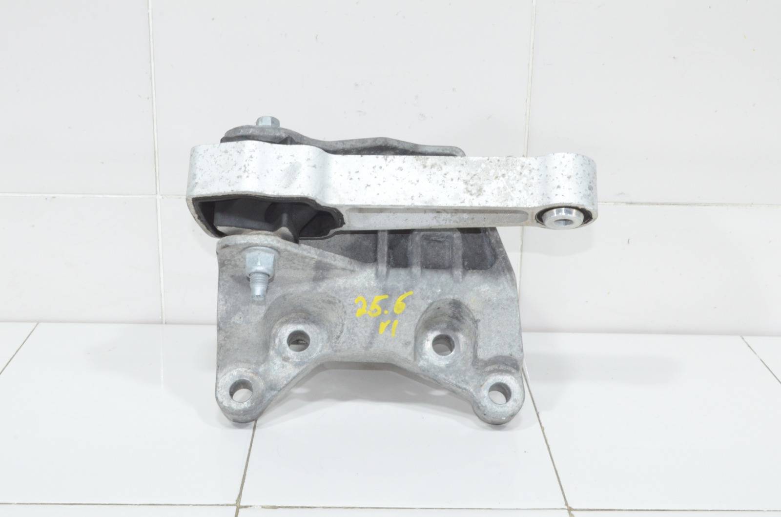 Опора двигателя BJ326F012AB