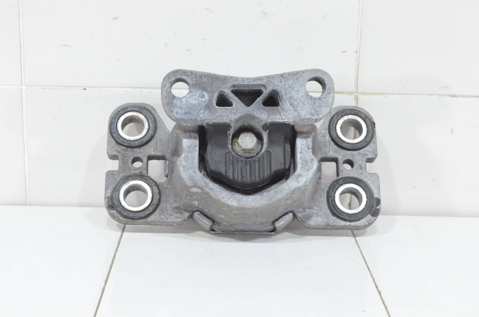 Опора КПП EJ327M121AD