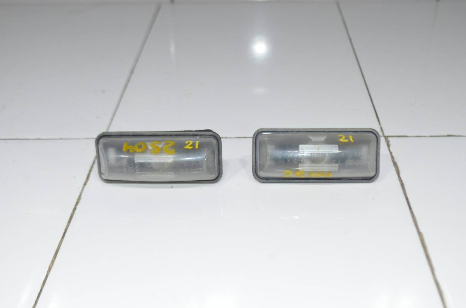 Фонарь подсветки номера 84912FG110
