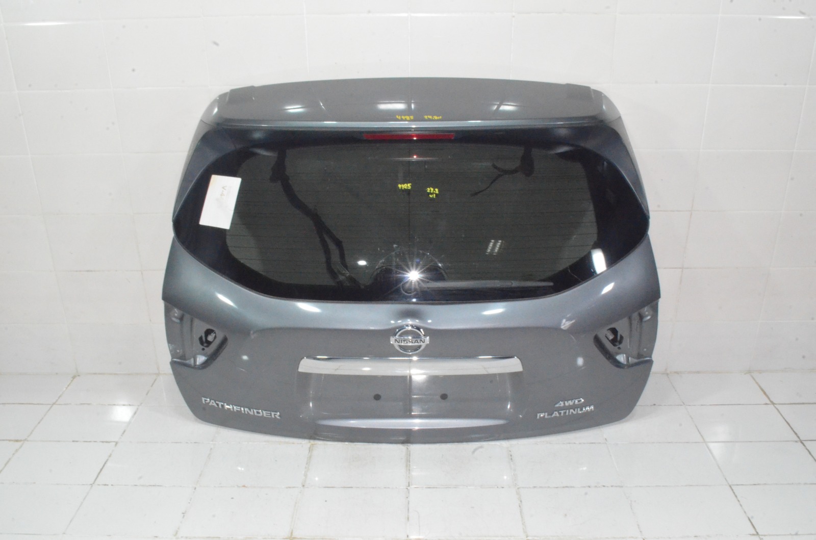 крышка багажника 901003KA2A