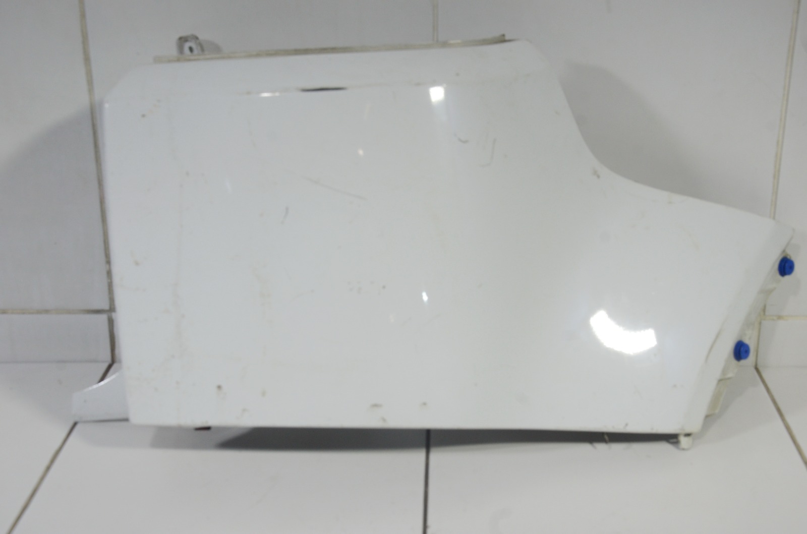 Клык бампера BJ3217926A