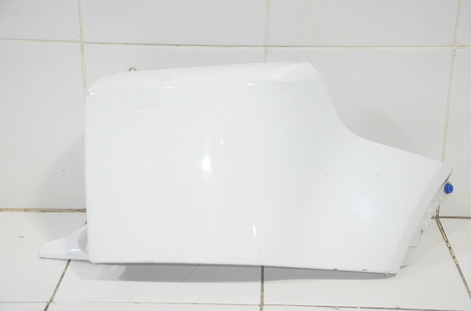 Клык бампера BJ3217926A