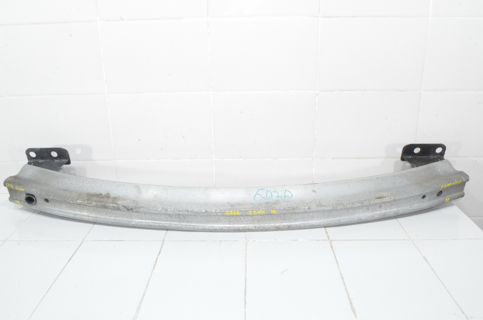 усилитель бампера 4L0807309