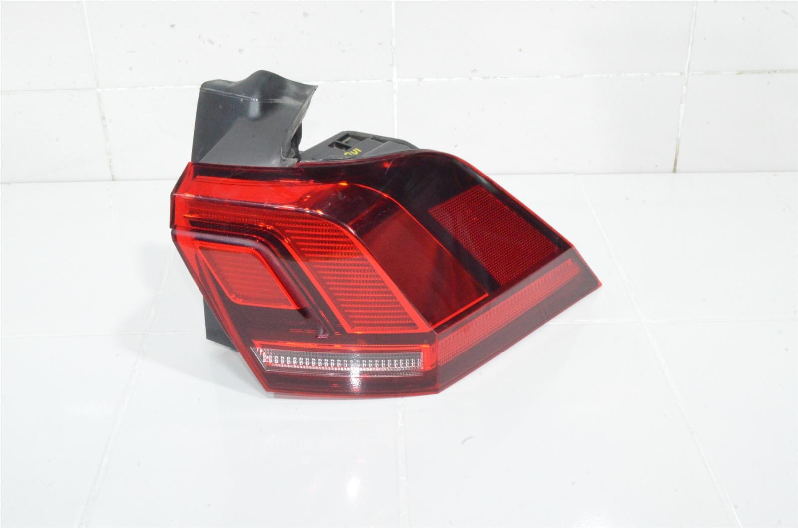 Фонарь 5NA945096B