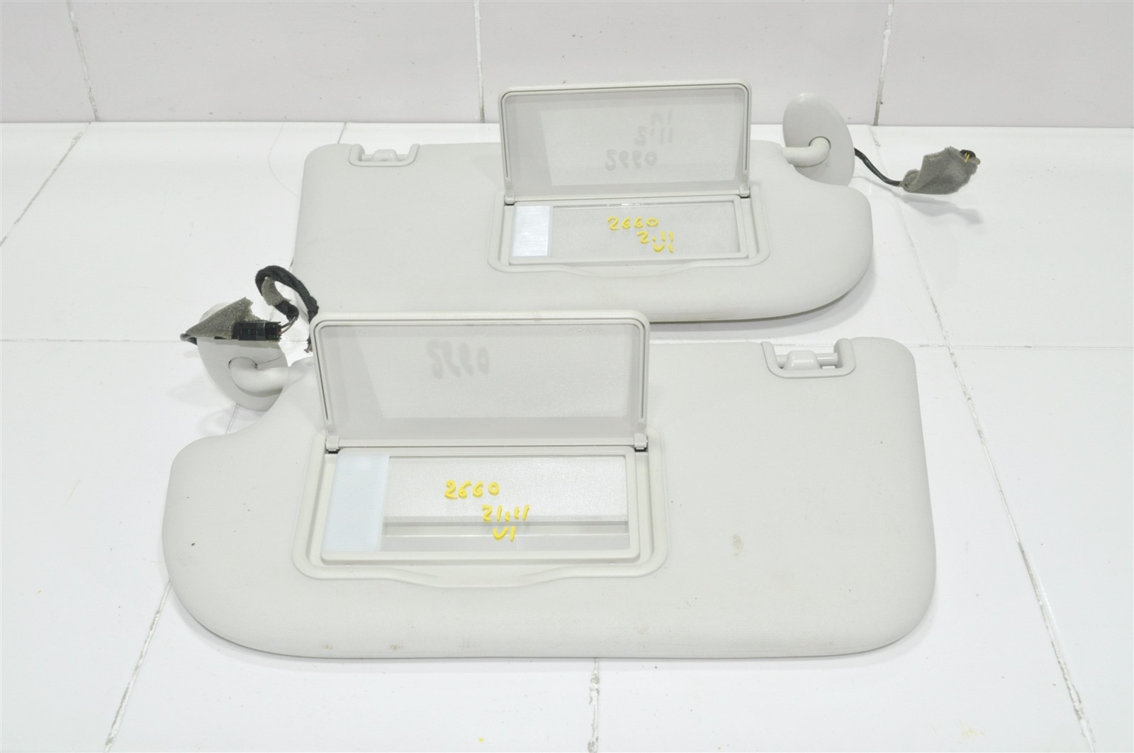 Козырек солнцезащитный CJ5Z7804105BC
