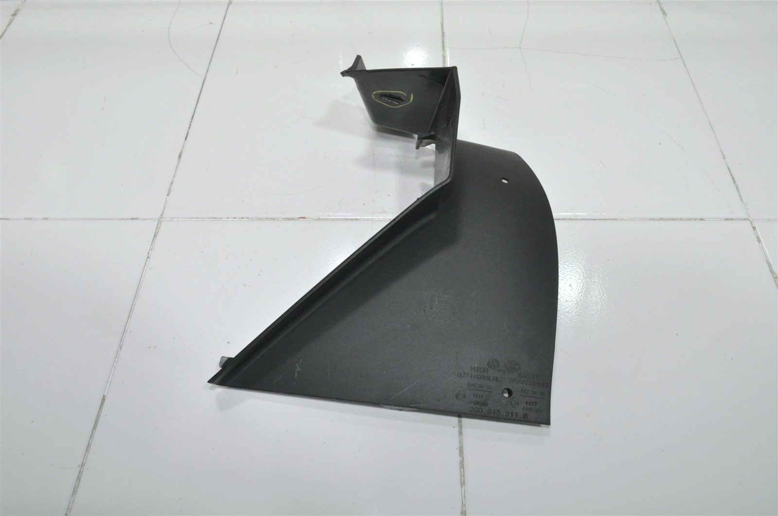 накладка фонаря 2G0945311B