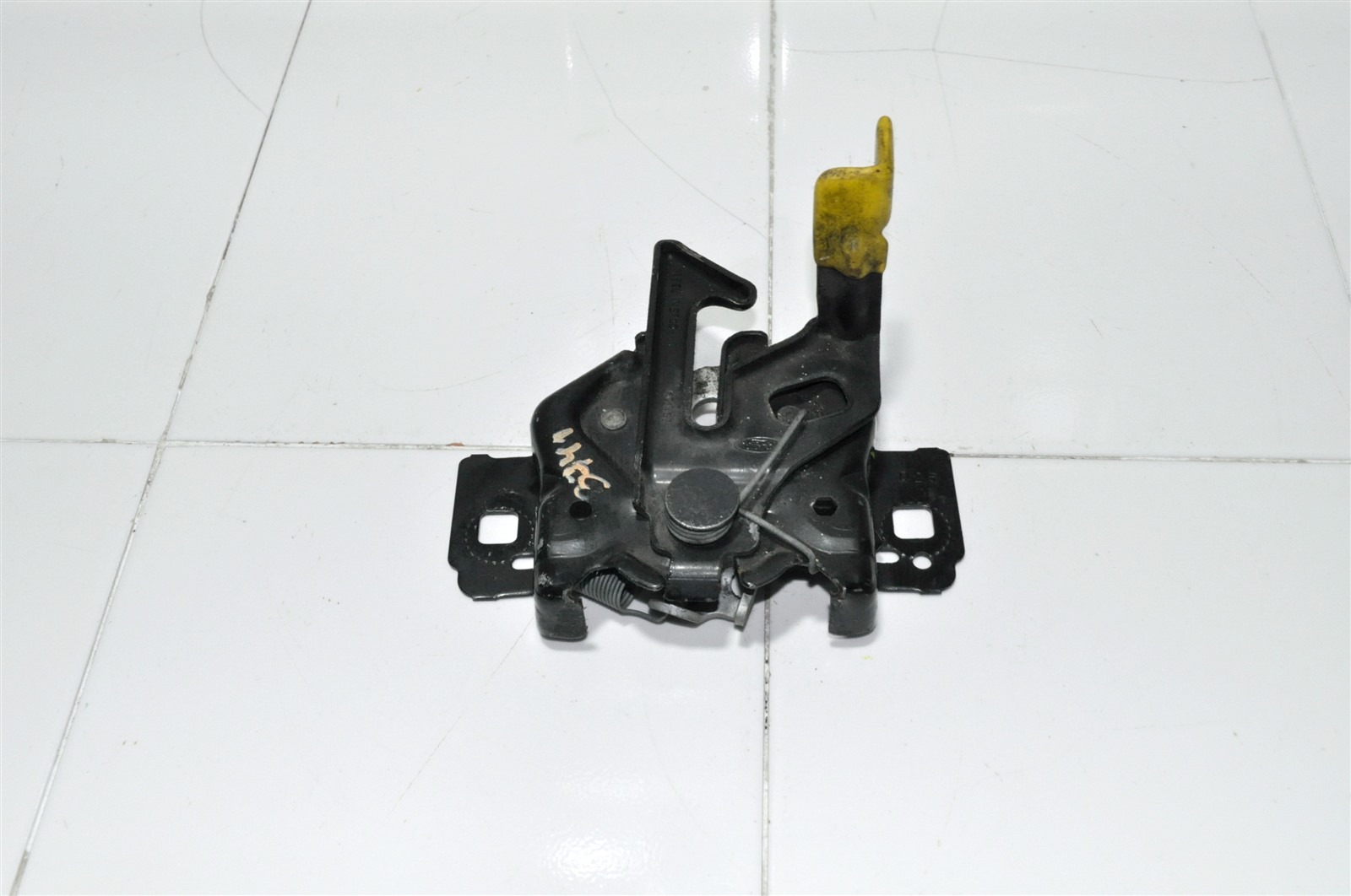 замок капота BB5Z16700A