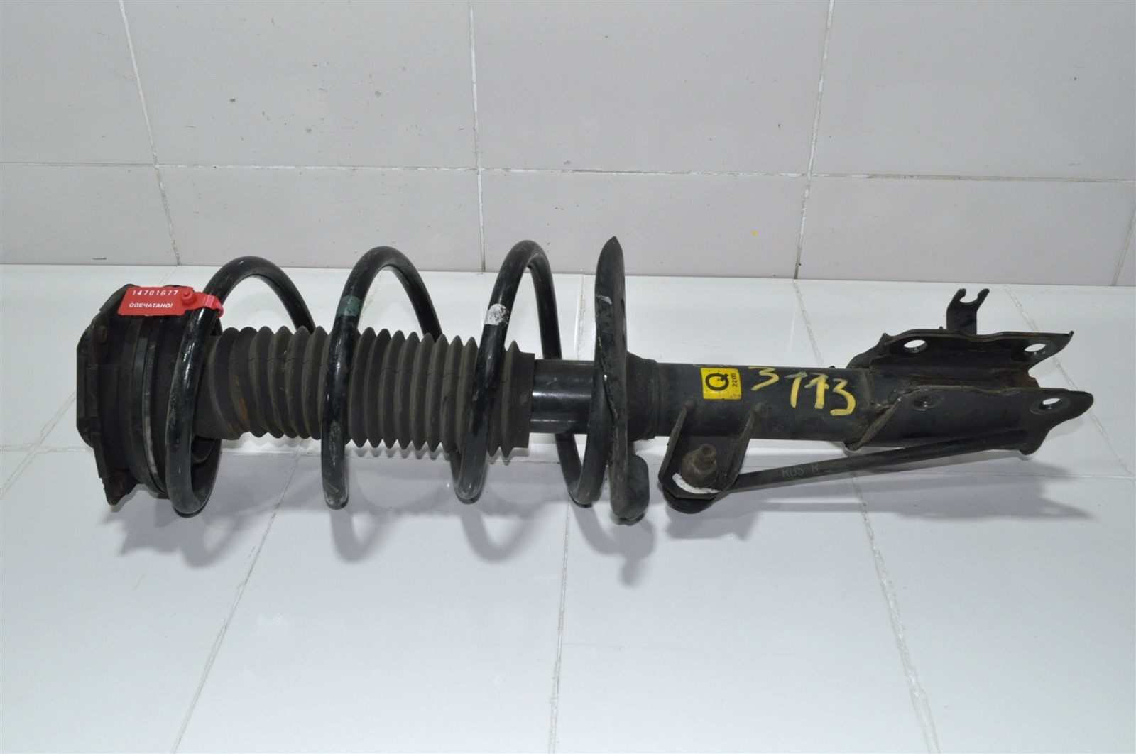 Стойка амортизатора E43021VK0A