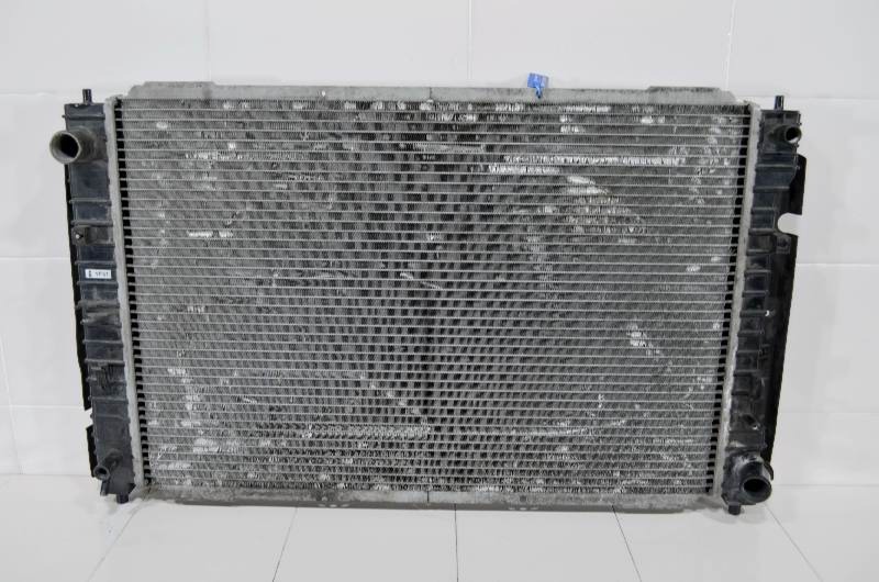 Радиатор охлаждения 4L8Z8005JA