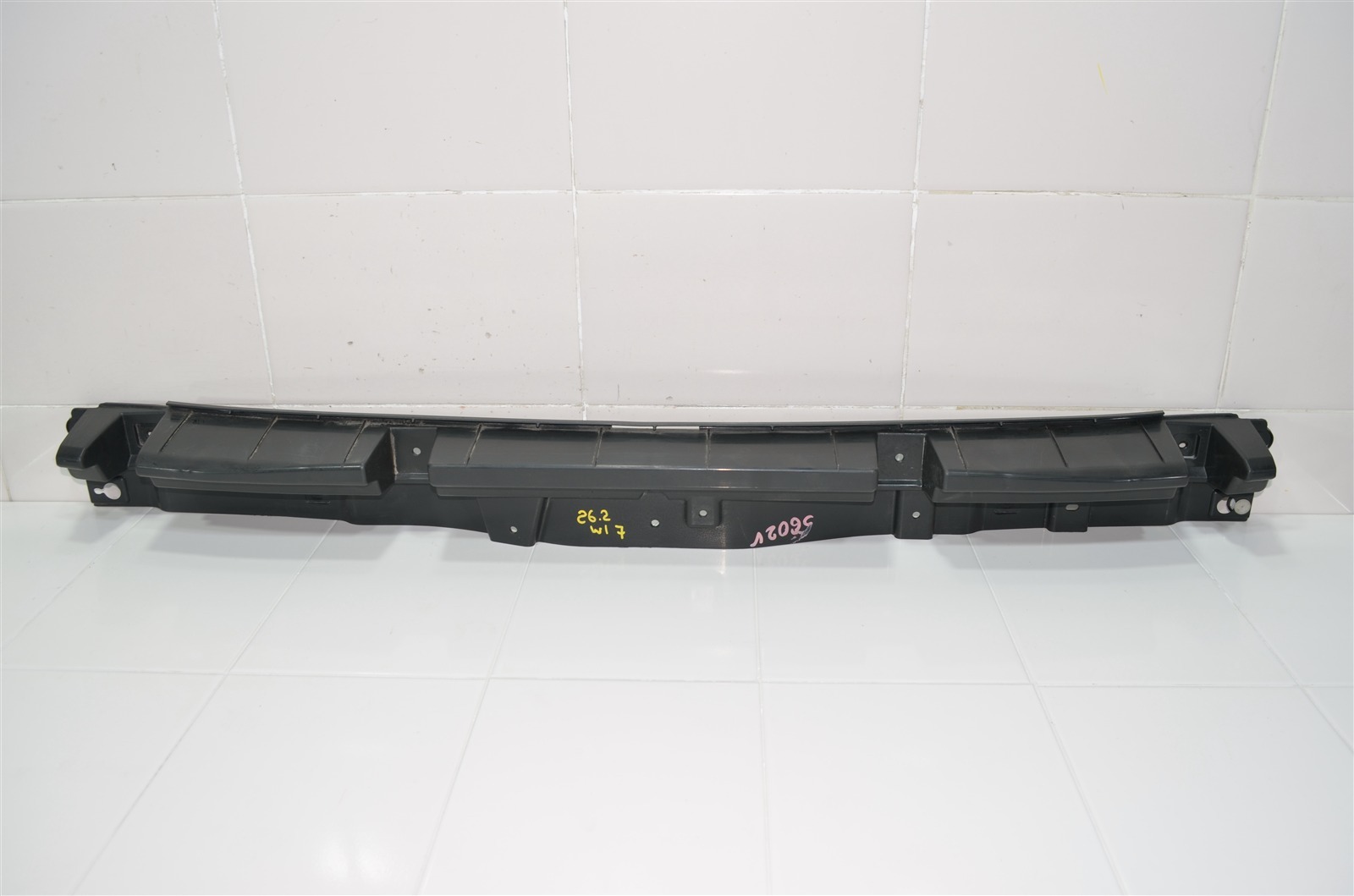 Кронштейн бампера центральный FT4B17C871AC