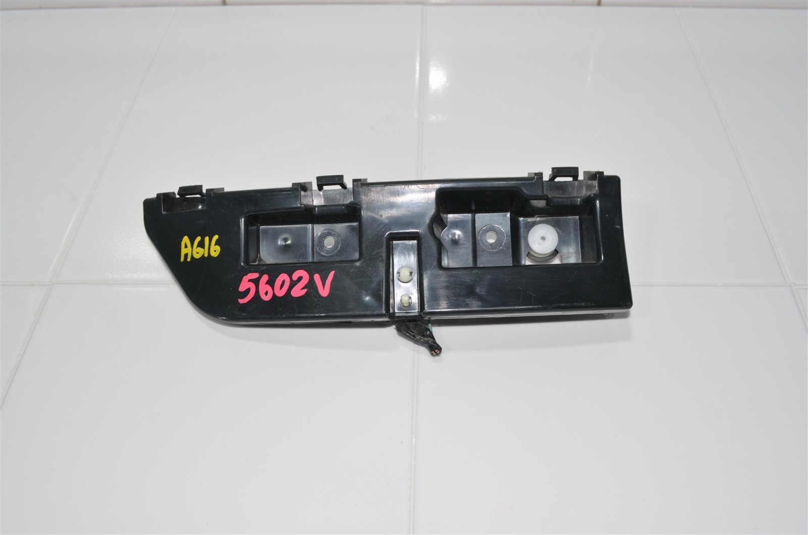 Кронштейн бампера FT4B17D949AD
