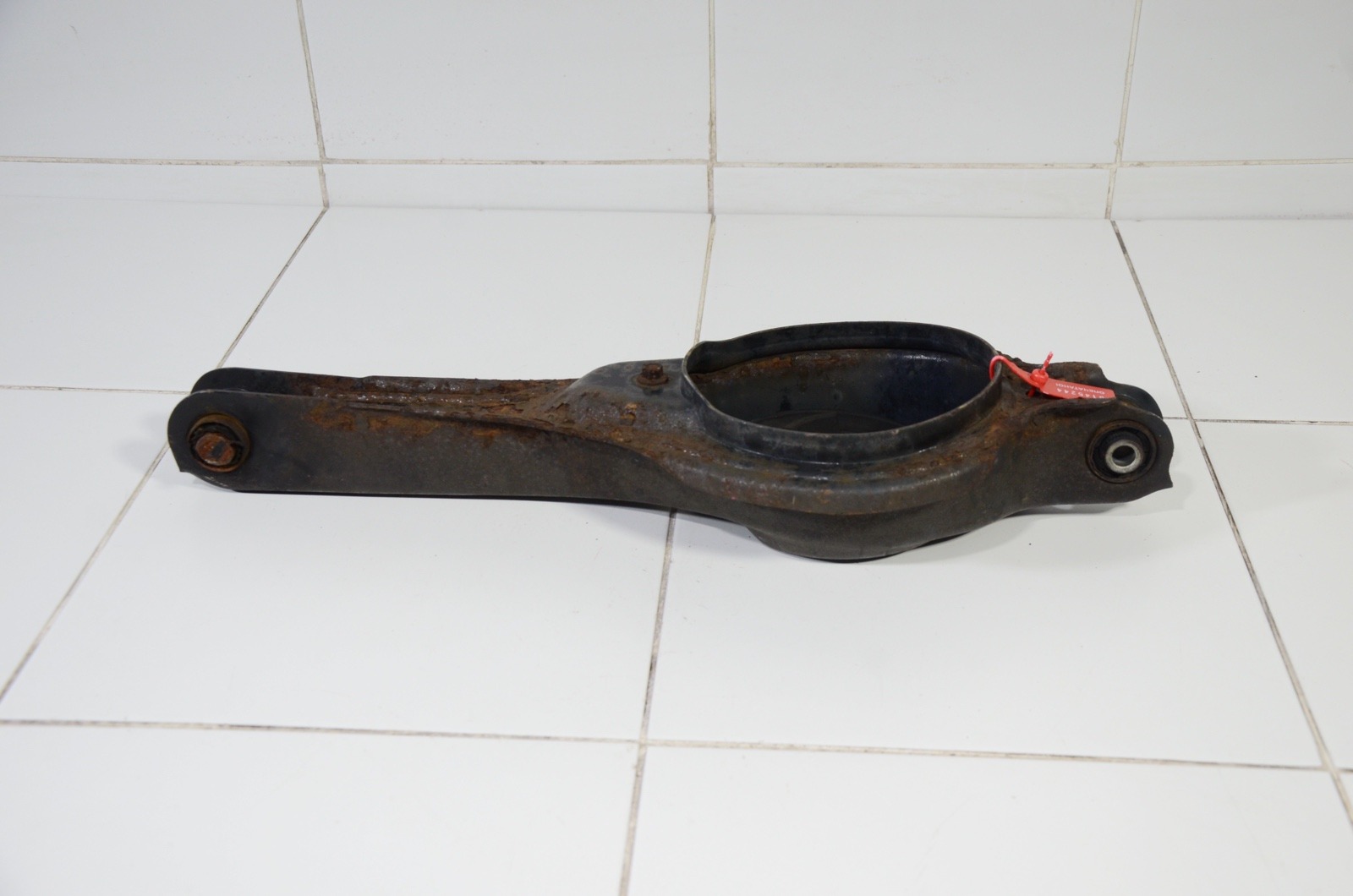Рычаг нижний CV6Z5500P