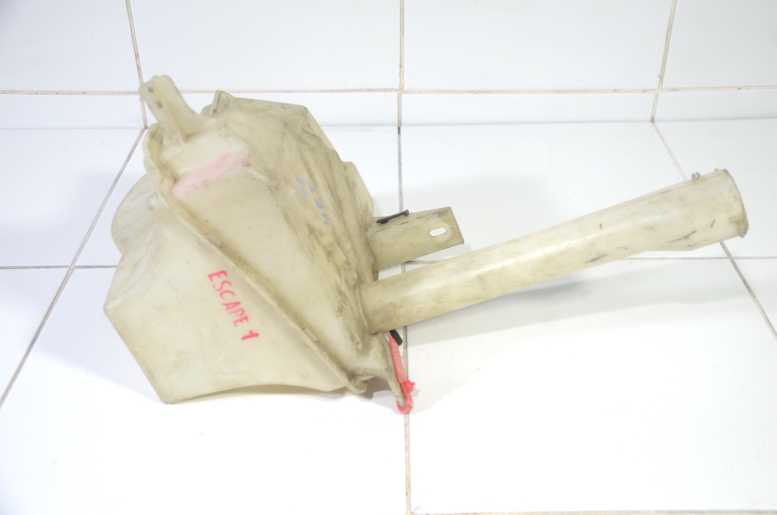 бачок омывателя 3L8417B613AA