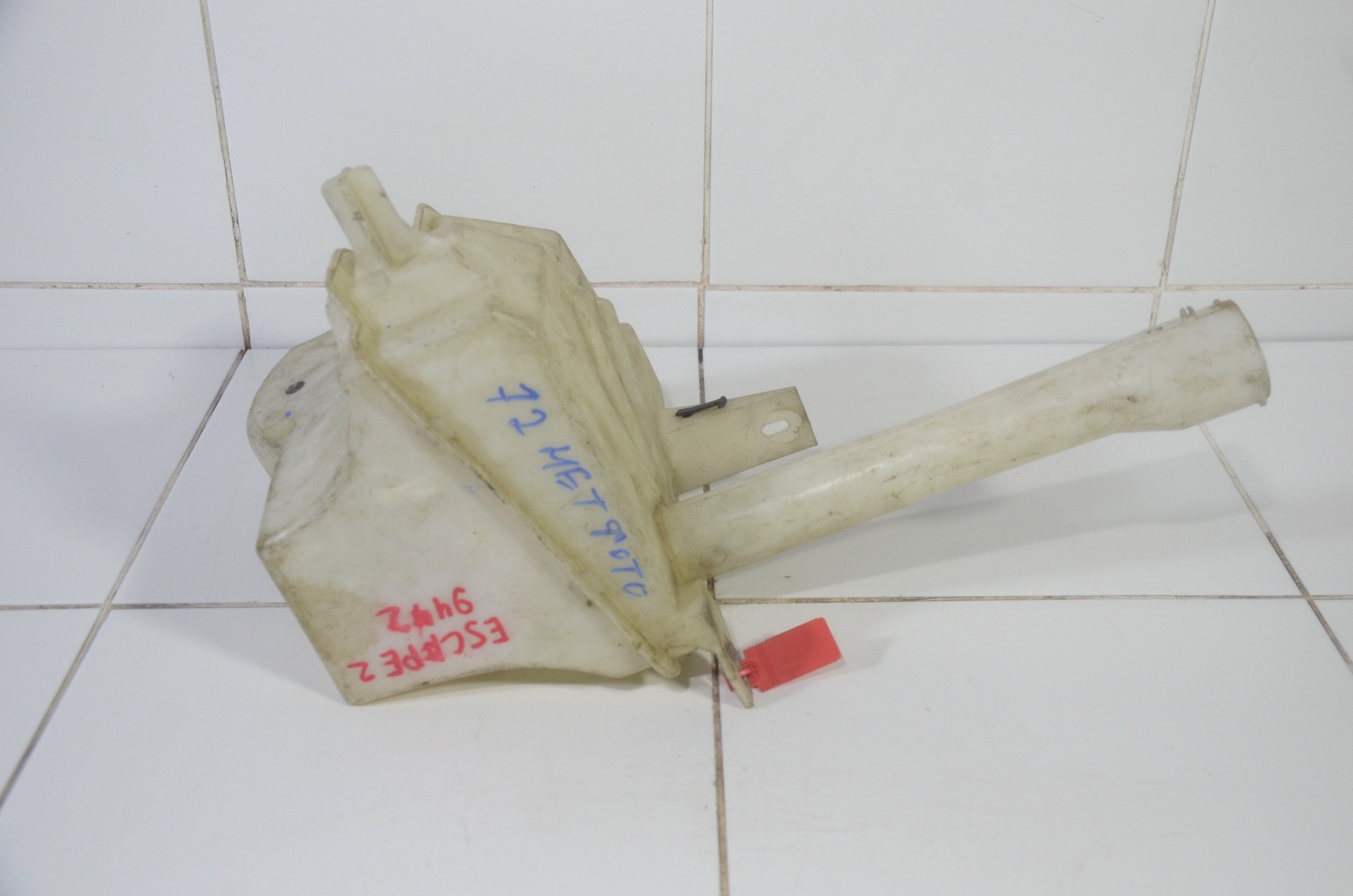 бачок омывателя 3L8417B613AA