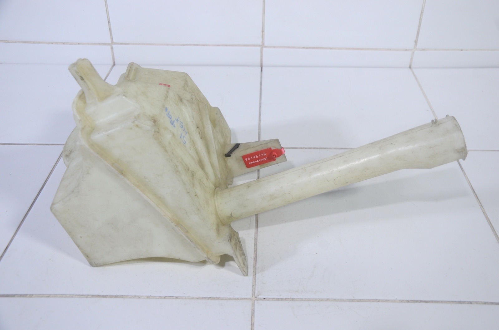 бачок омывателя 3L8417B613AA