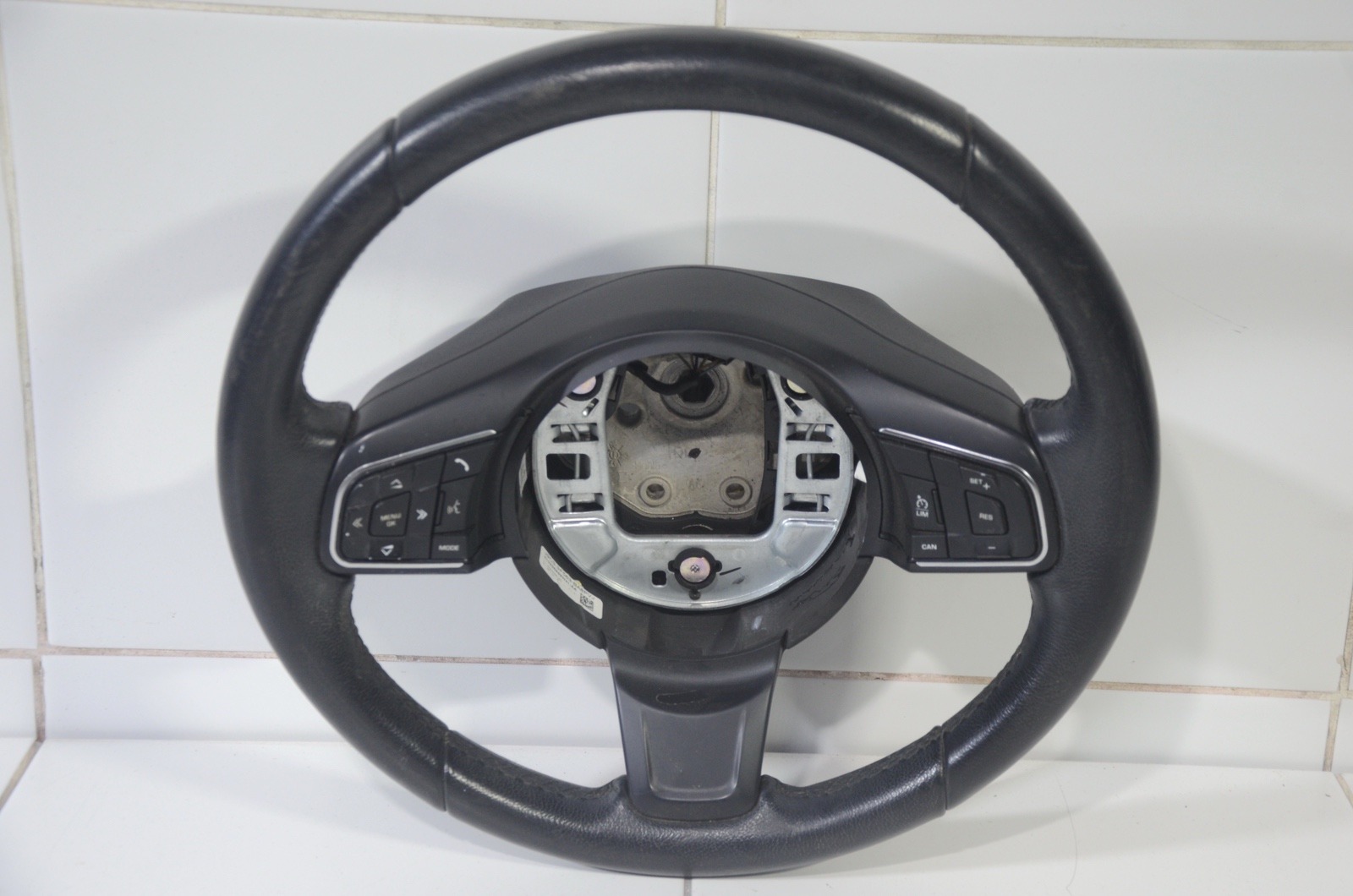 руль J9C33F563BA8PVJ