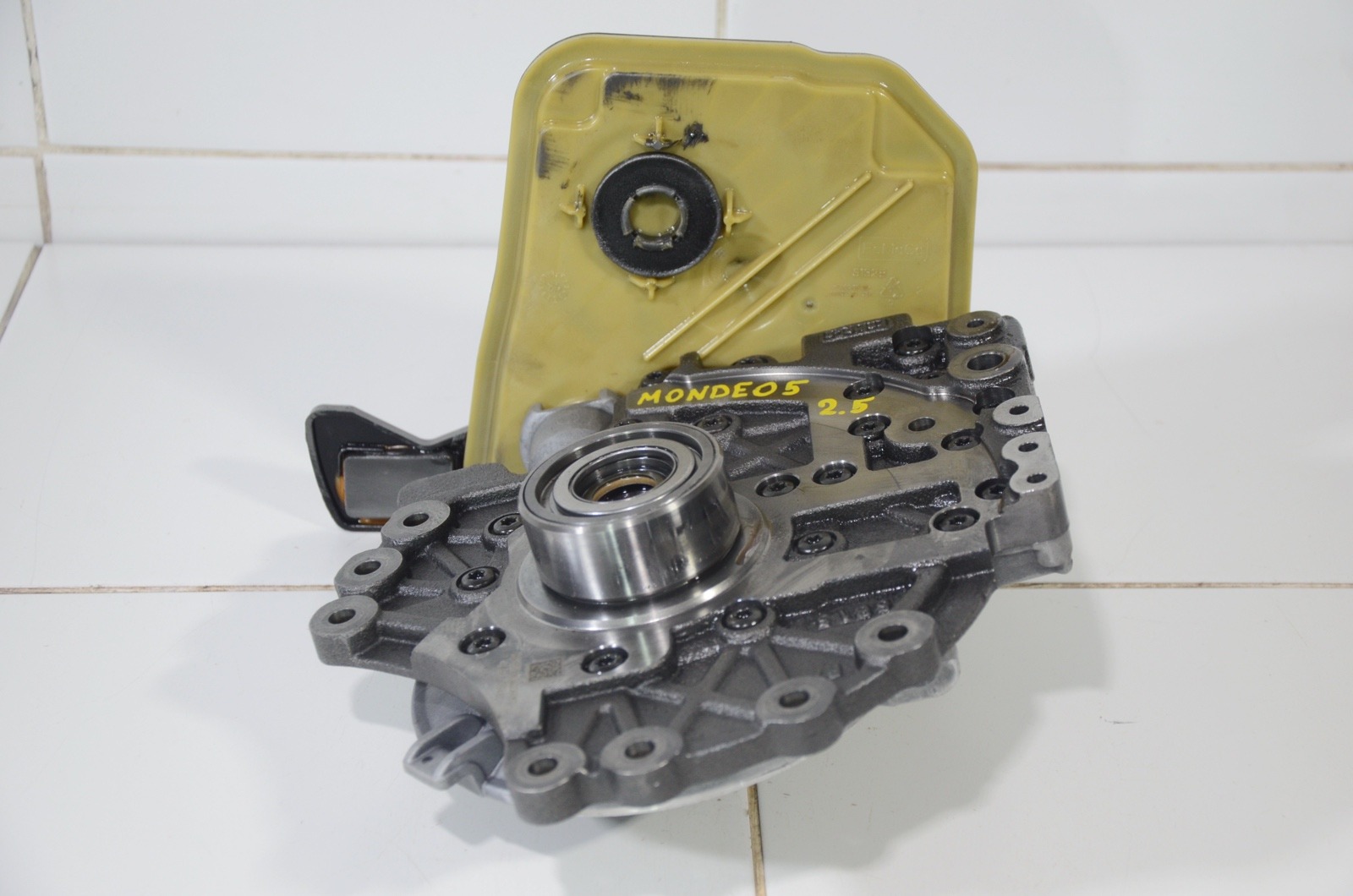 Насос масляный КПП 9L8Z7A103J