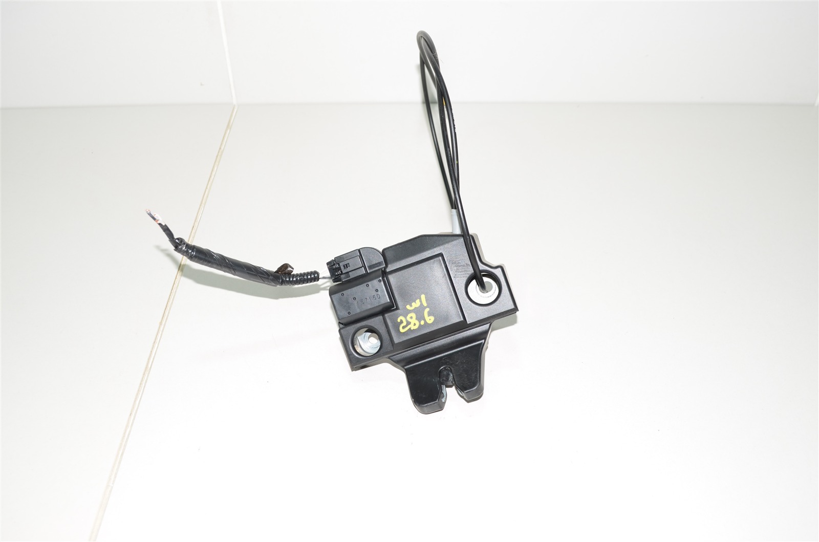 Замок багажника TOYOTA CAMRY 2015 XV50 3.5L 2GR-FE 6460033160 Б/У