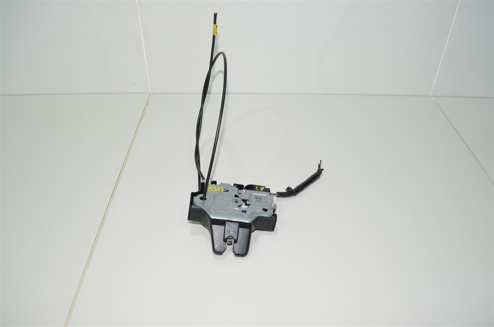 Замок багажника TOYOTA CAMRY XV50 3.5L 2GR-FE