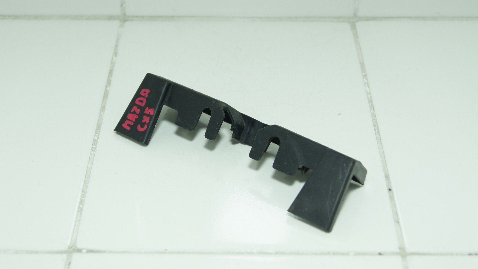 Кожух замка капота KD5356627