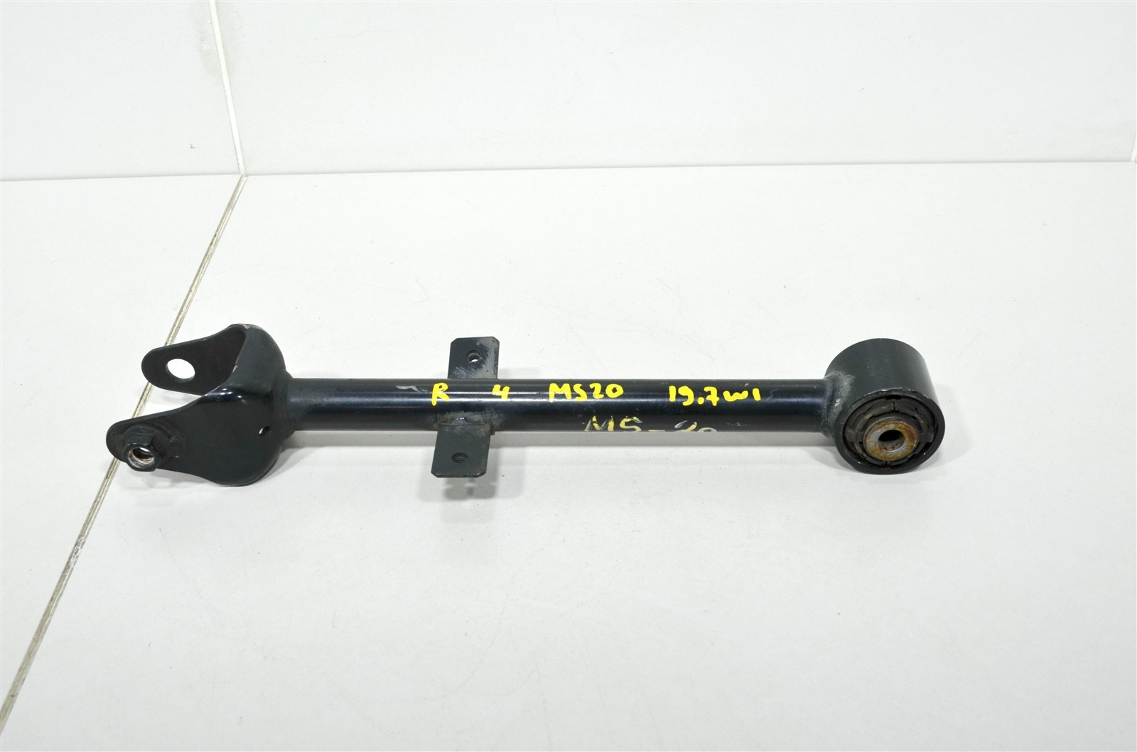 рычаг поперечный KB7W28500