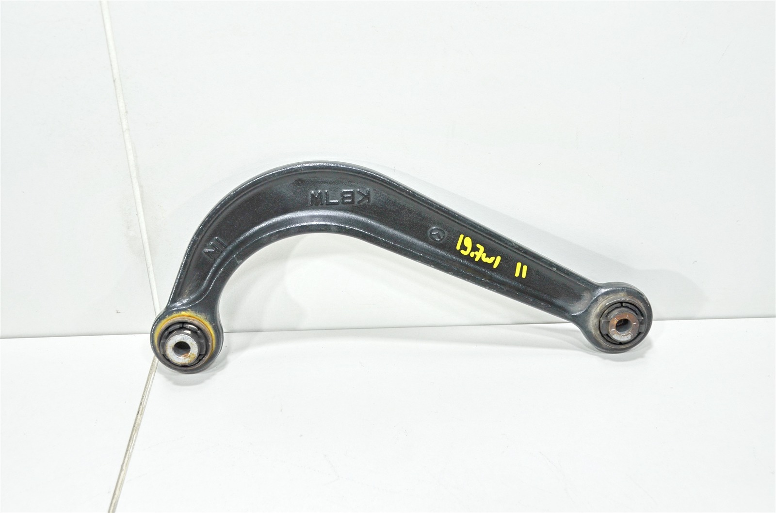 Рычаг верхний KB7W28C10