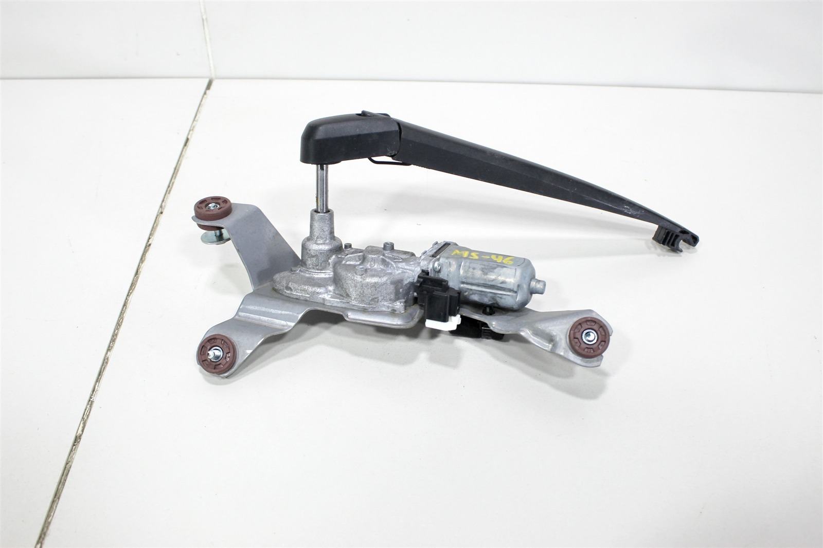 Мотор стеклоочистителя KB7W67450