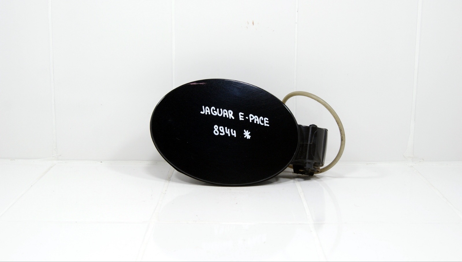 лючок бензобака J9C2134
