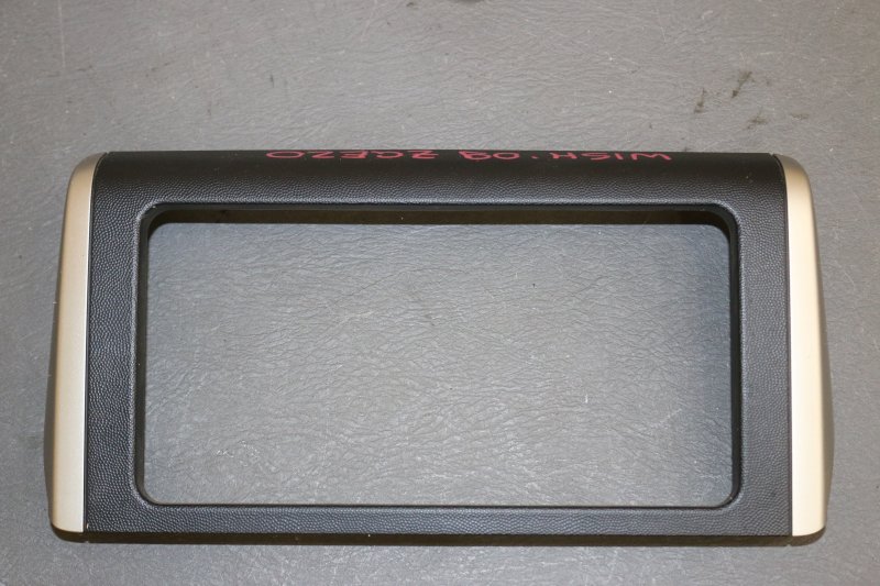 Рамка магнитолы Toyota Wish ZGE20 2ZR 2009 (б/у)