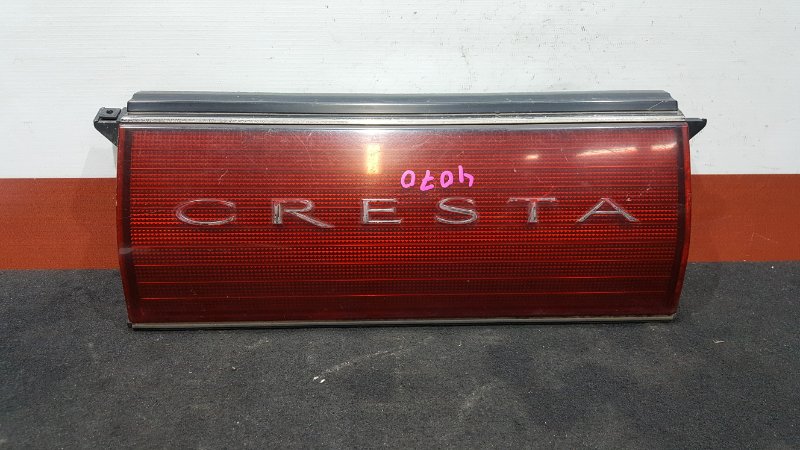 Вставка багажника Toyota Cresta GX81 75834-23030 (б/у)