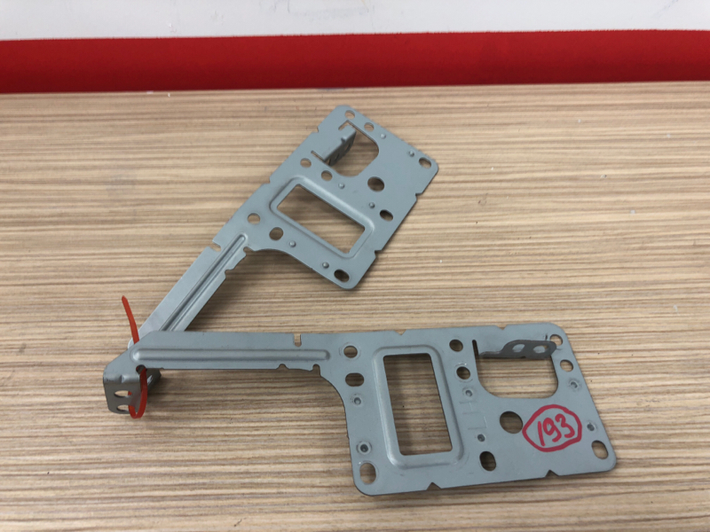 Крепление магнитолы Nissan X-Trail NT31 MR20DE 2009 28038-JG00A (б/у)