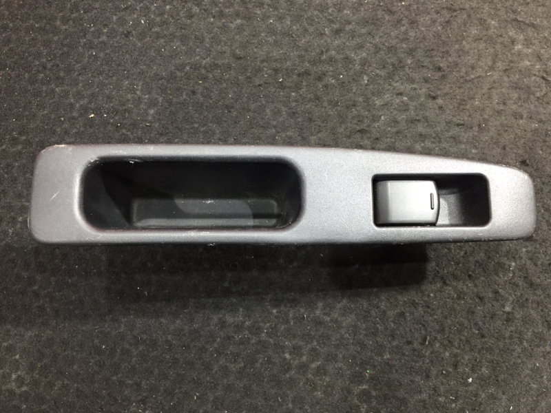 Кнопка стеклоподъемника Nissan Dualis KNJ10 MR20DE 2010 (б/у)