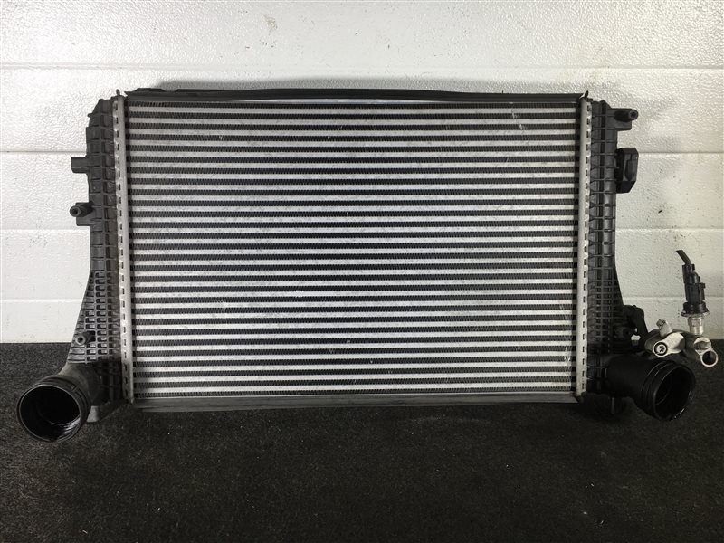 Радиатор охлаждения двигателя Volkswagen Jetta 1K2 BLG 2008 501624 Радиатор кондиционера (б/у)