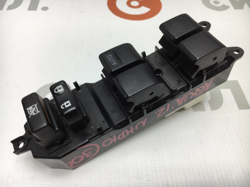 Блок управления стеклоподъемниками Toyota Aqua NHP10 1NZ-FXE 2012 (б/у)