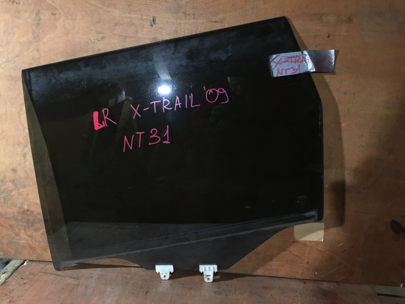 Стекло боковое Nissan X-Trail NT31 MR20DE 2009 заднее левое (б/у)