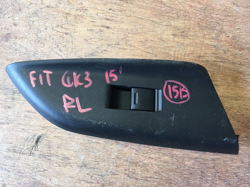 Кнопка стеклоподъемника Honda Fit GK3 L13B 2015 задняя левая (б/у)