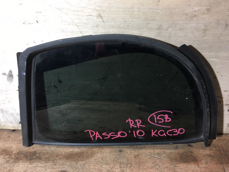 Форточка двери Toyota Passo KGC30 1KR 2011 задняя правая 2 шт. (б/у)