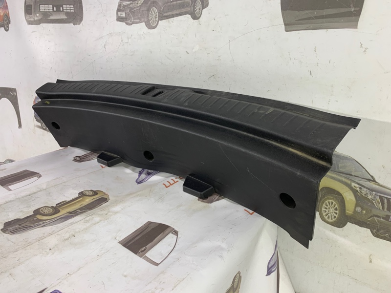 Обшивка багажника