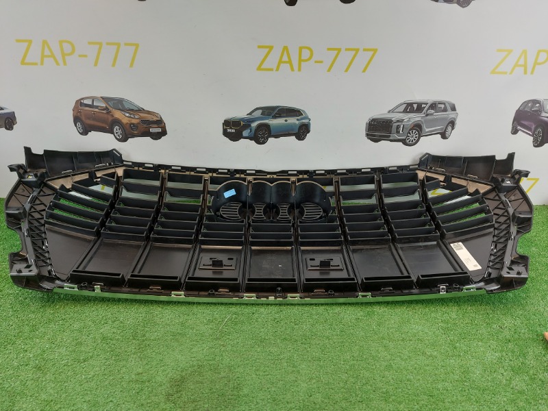 Решетка радиатора Q3 Q3