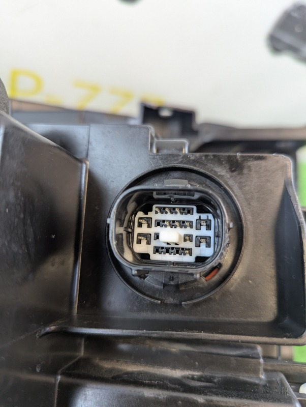 Фара правая OKAVANGO VX11