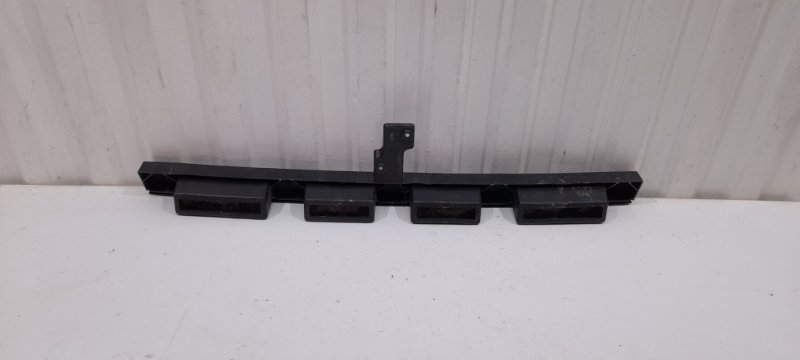 Направляющая заднего бампера центральная Ford Focus 2 Седан