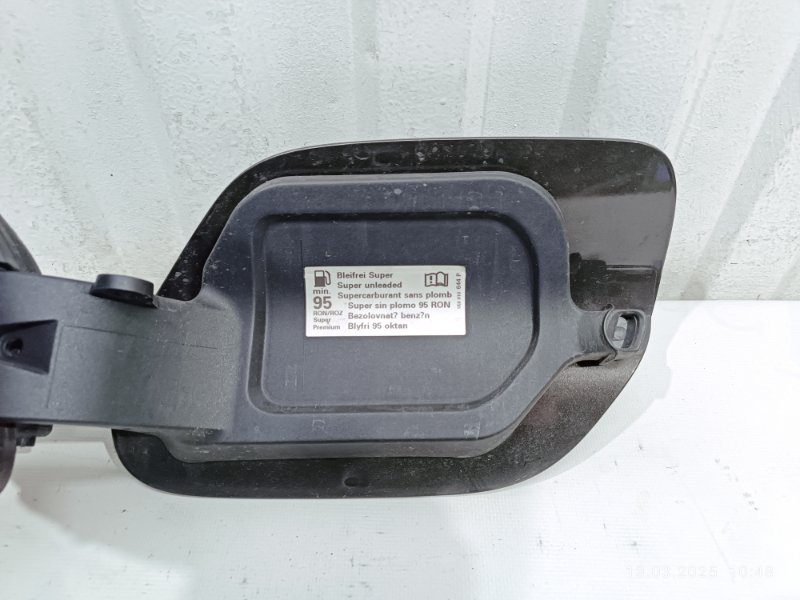 Лючок бензобака Volkswagen Passat B8 CJSA Лючок бензобака Volkswagen Passat B8 CJSA