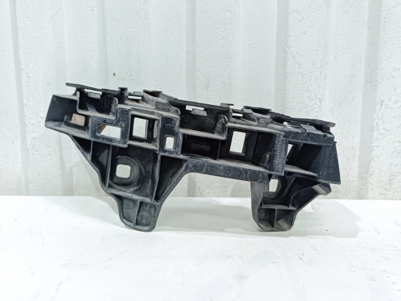 Кронштейн бампера задний левый Volkswagen Passat 2015 B8 CJSA 3G5807483 Б/У