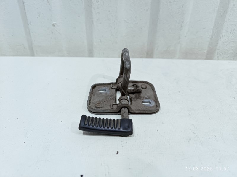 Петля замка капота Volkswagen Passat 2015 B8 CJSA 3G0823186A Б/У
