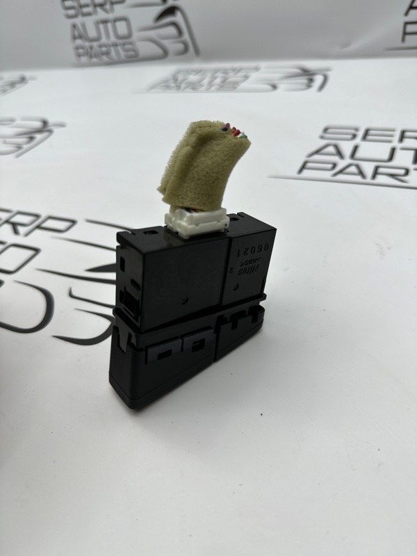 Кнопка аварийки Suzuki SX4/S-Cross M16A Кнопка аварийки Suzuki SX4/S-Cross M16A