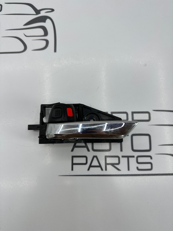 Ручка двери внутренняя передняя левая Suzuki SX4/S-Cross 2013 M16A 8311061M10C48 контрактная